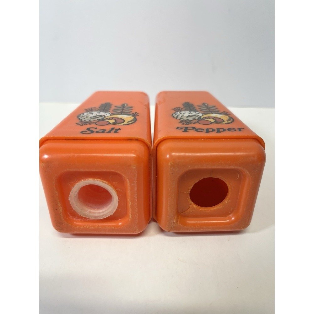 VTG Rubbermaid Orange Salt & Pepper Shaker Set No. 8310 1979 USA Missing Stopper - Picture 5 of 7